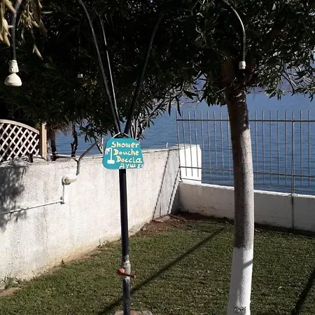 Holiday House On The Beach Vakantiehuis Kato Rodini