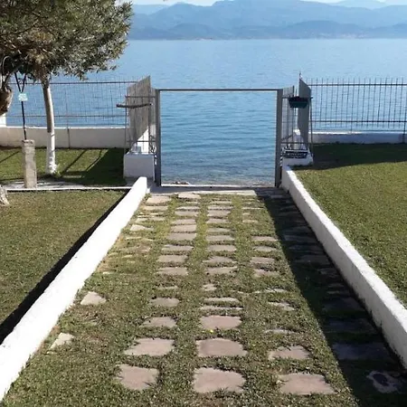 Holiday House On The Beach Kato Rodini