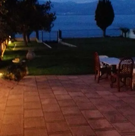 Holiday House On The Beach Vakantiehuis *