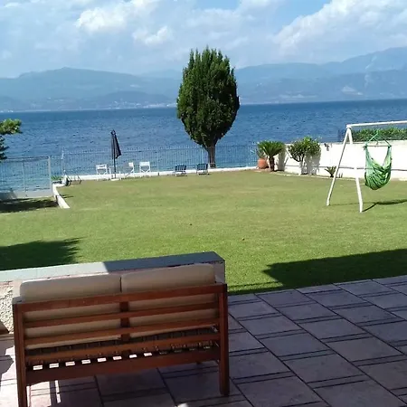 Holiday House On The Beach Vakantiehuis *
